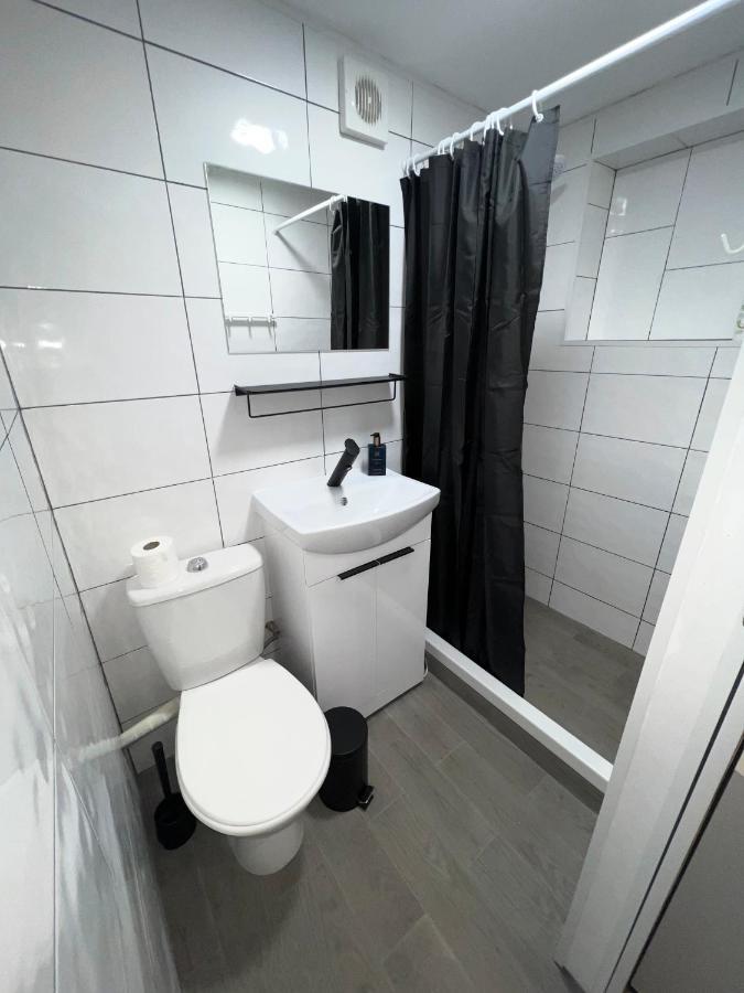 Newly Renovated 1 Bedroom Flat With Garden Pergola เอนนิส ภายนอก รูปภาพ
