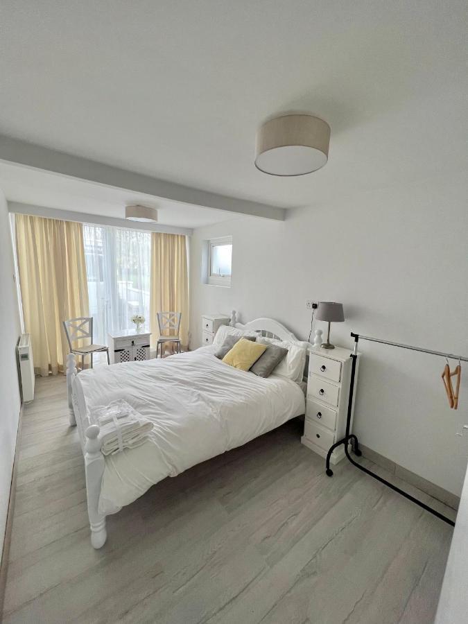 Newly Renovated 1 Bedroom Flat With Garden Pergola เอนนิส ภายนอก รูปภาพ